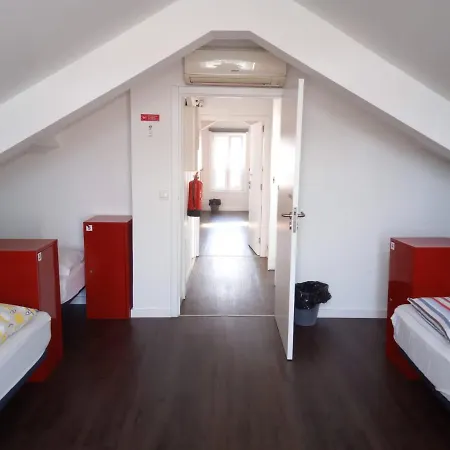 Rossio Хостел Авейру